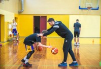 Piecu individuālu basketbola nodarbību programma trenera vadībā
