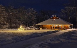 Neaizmirstama atpūta pārim namiņā “UpeNes”