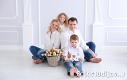 Fotostudijas.lv - семейная фотосессия с декорациями, 60 минут