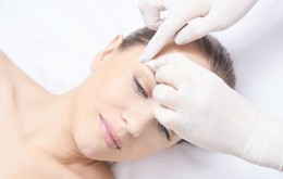 Покраска ресниц и бровей + коррекция бровей в салоне MONA BEAUTY