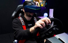 Pro autosacīkšu simulātora brauciens vienai personai no VR Gaming