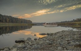 Brauciens ar kuģīti “Dinaburga“ Daugavas lokos 4 personām