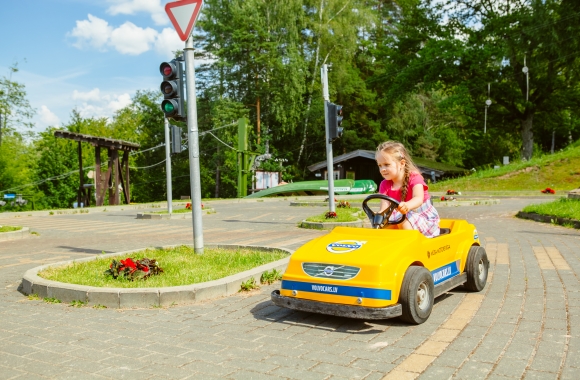 Освой первые навыки водителя в детской автошколе „Rāmkalni”