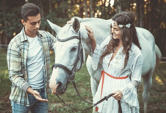 Романтическая прогулка на лошадях в парке Jumpravmuiža для двоих, 90 минут