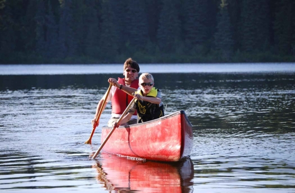 Kanoe, Gauja, laivu braucieni, atpūta pie dabas, kempingi